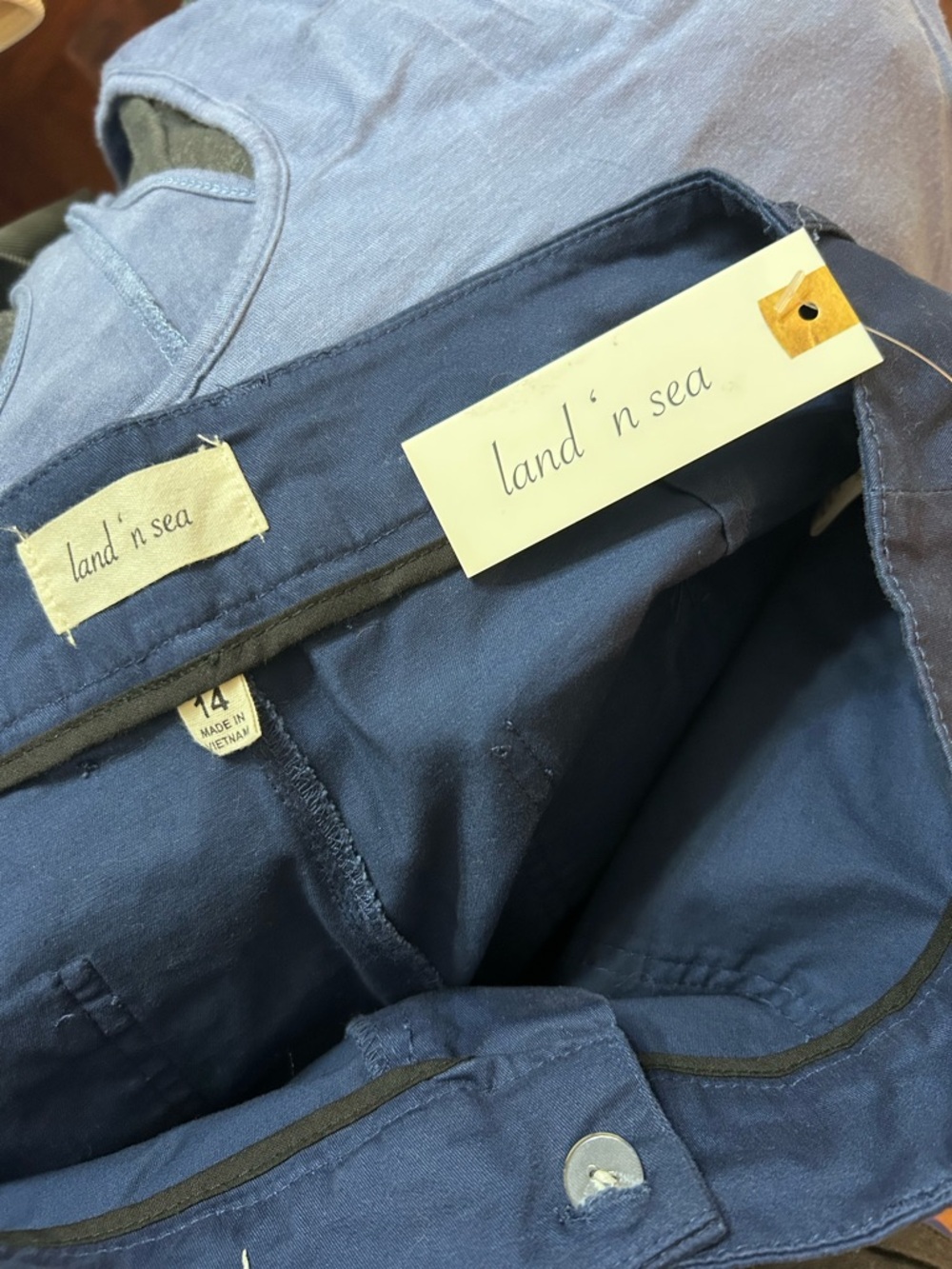Classic Navy Blue Bermuda Shorts — Clean Everyday Style - Picture 3 of 6